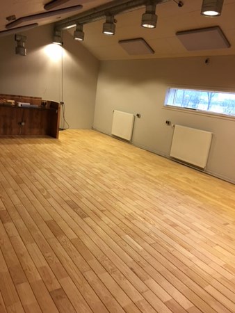 Eurostudio uit Lichtenvoorde.
Wand / plafond beschot 12x120mm gebruikt als vloer.